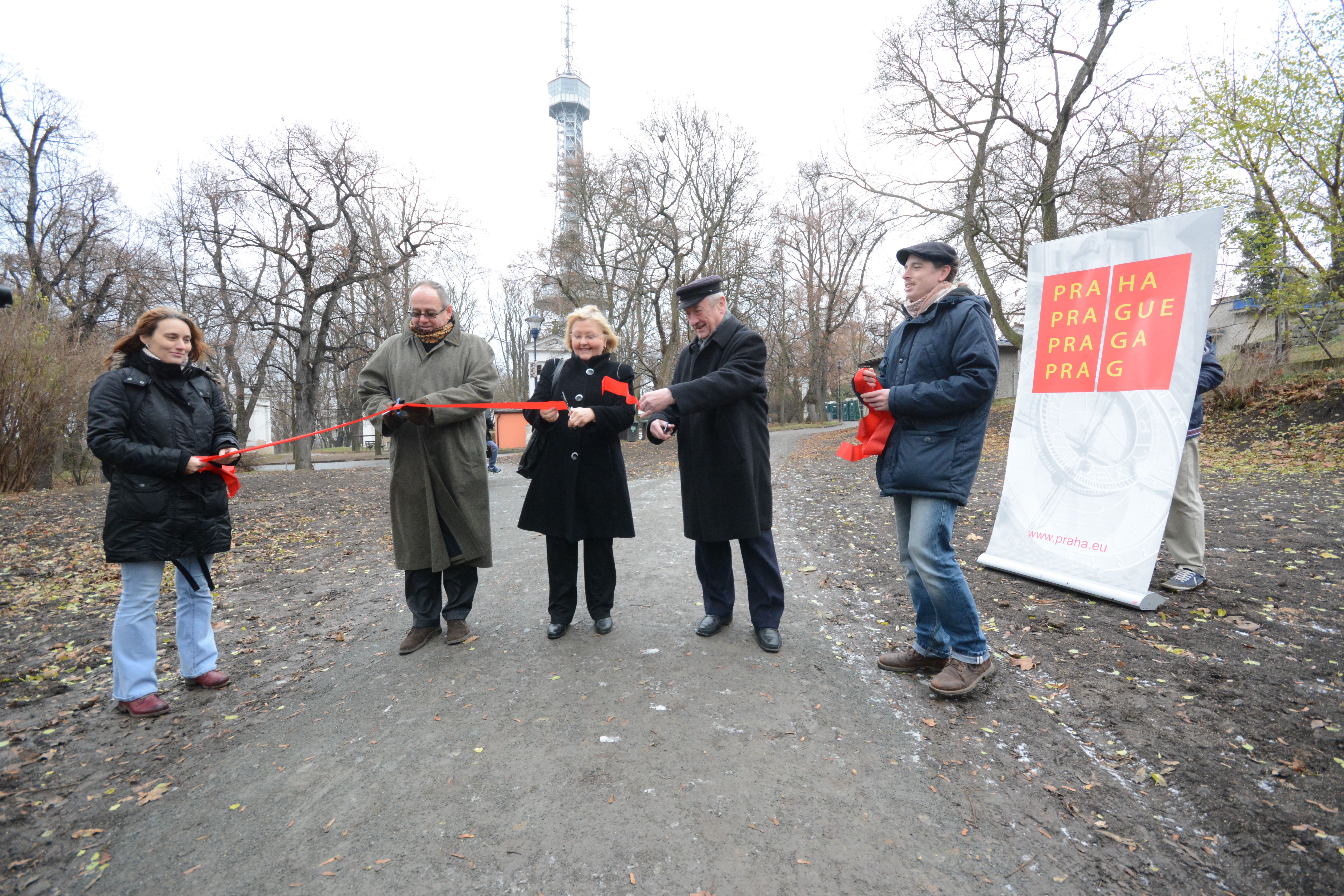 Okolí Petřína je nyní propojeno se Zahradou premonstrátů