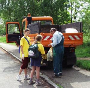 FOTO - Na odpadky byly připraveny multikáry