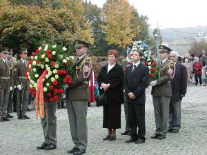 461466_28. 10. Pietní akt u Pomníku legionářů na nám. Pod Emauzy