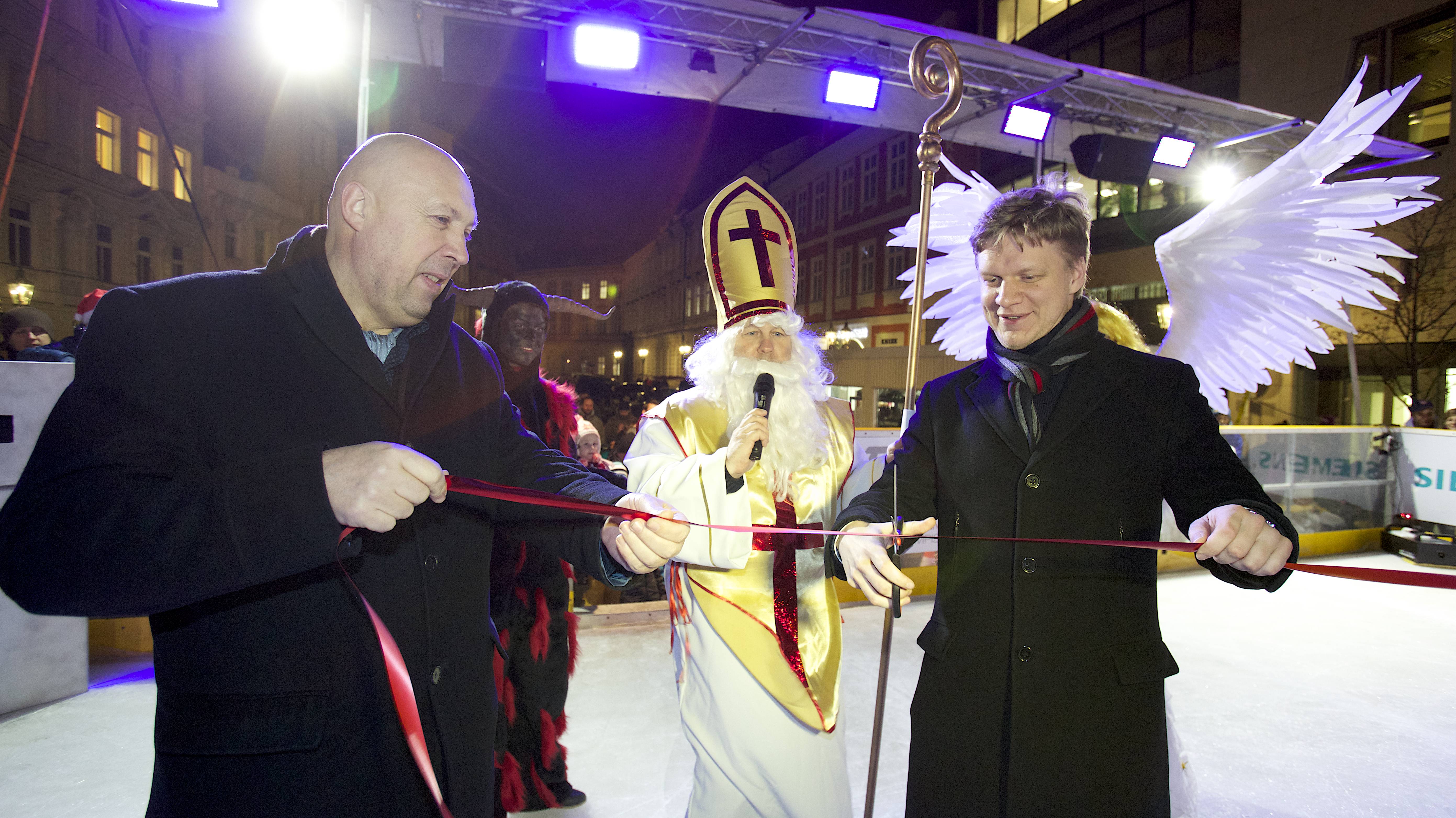 Primátor otevřel kluziště na Ovocném trhu